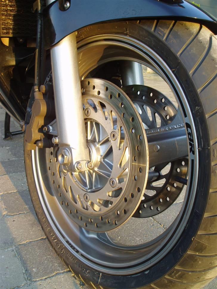 Honda CBR 1000 F - Detalje på fælgene.... billede 7