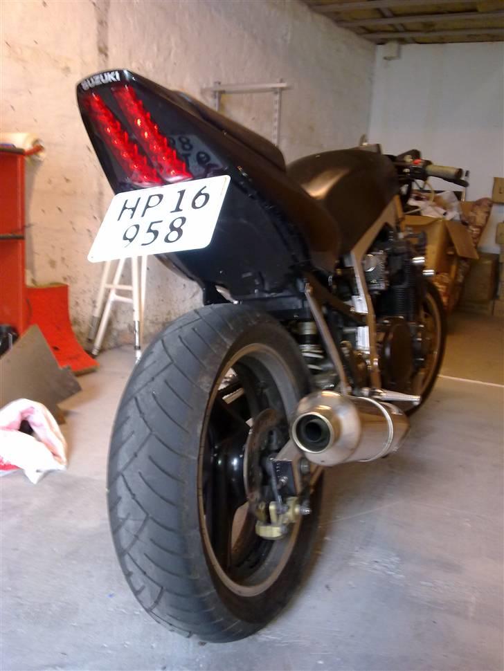 Suzuki GSX-R 1100 - Resultatet af udskiftningen af bagenden. billede 3