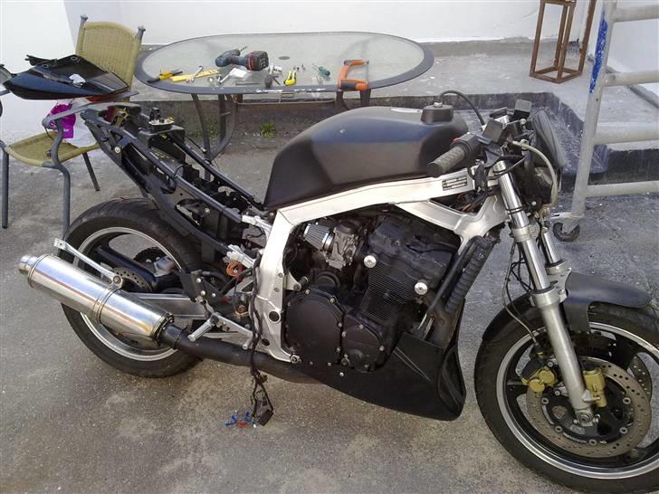 Suzuki GSX-R 1100 - Igang med ombygning til SV1000 bagende: Nyt bagstel er nu monteret. billede 4