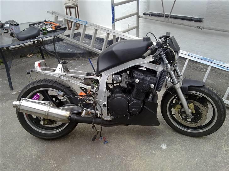 Suzuki GSX-R 1100 - Igang med ombygning til SV1000 bagende: Gammelt bagstel. billede 6