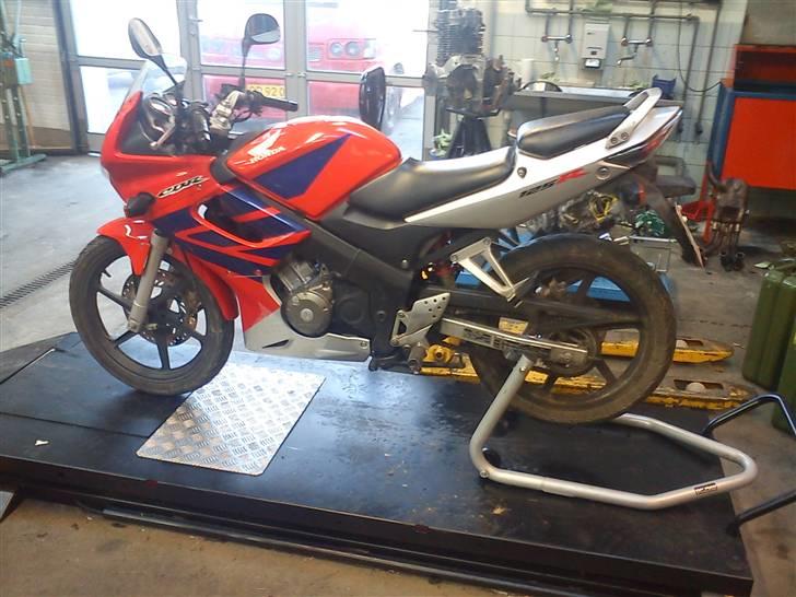 Honda CBR 125R ~DØD~ - Tid til Mindre Service billede 13