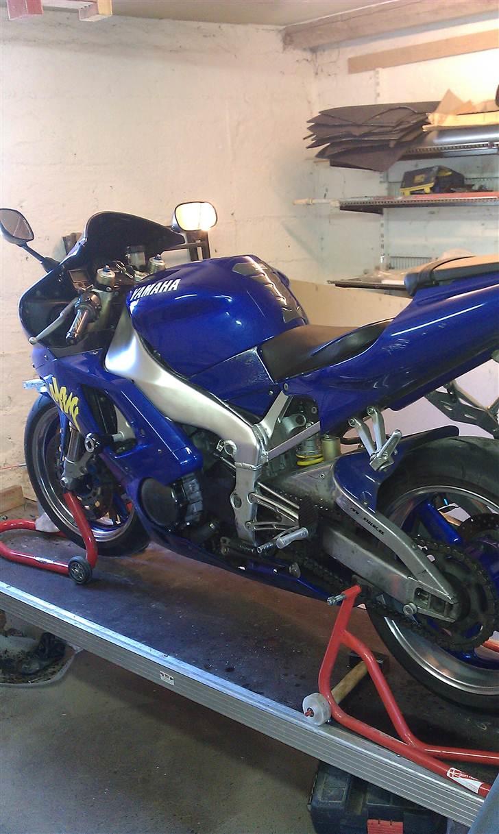 Yamaha R1 billede 1