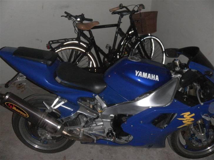 Yamaha R1 billede 5