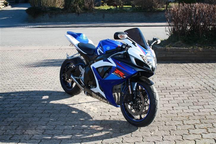Suzuki gsxr 750  - trukket ud på en dejlig forårsdag. hun skulle have lidt sol jo billede 7