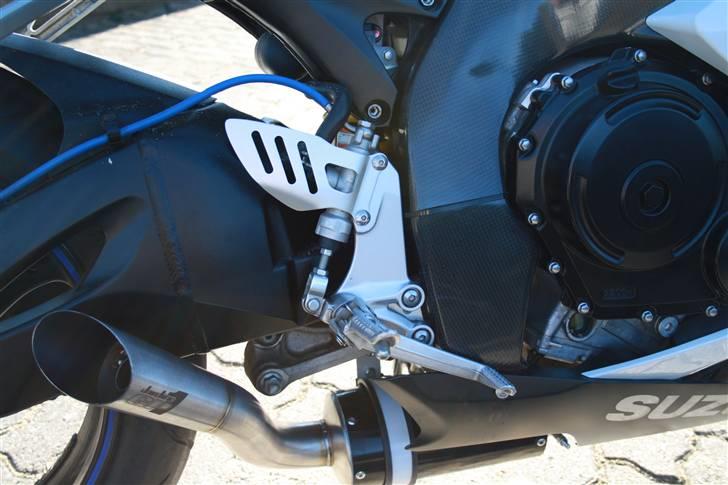 Suzuki gsxr 750  - den ser godt ud fra alle vinkler billede 9