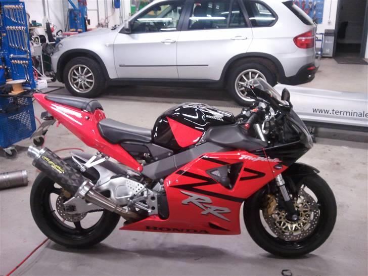 Honda cbr - cyklen som den stå pt med ny klarlak og ny mindre feder letter pot billede 8