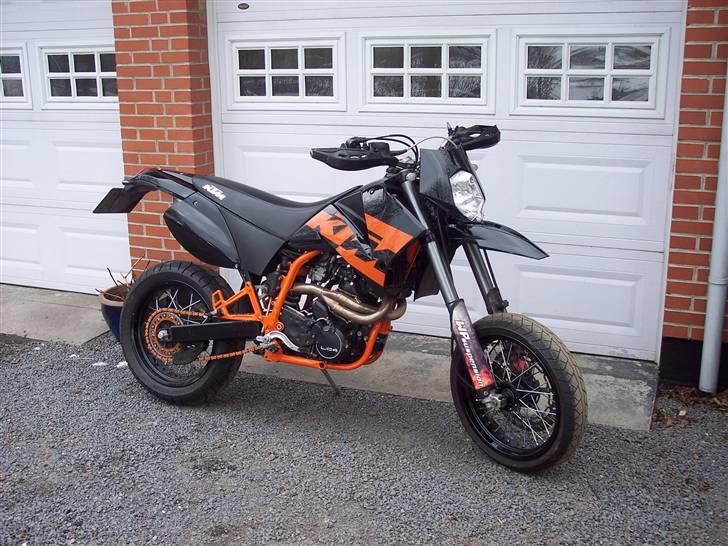 KTM lc4 640 (SOLGT).. - nyt look. med 9l tank og andet sæde + andet plast og sebring potte  billede 1