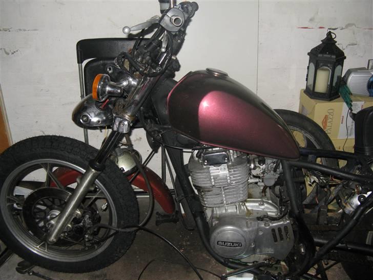 Suzuki GN 400 "Bratstyle" (Solgt) - forgaffel sænket 40mm billede 17