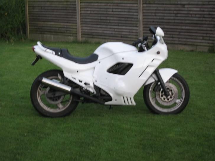 Suzuki GSX 400 F (død) billede 6