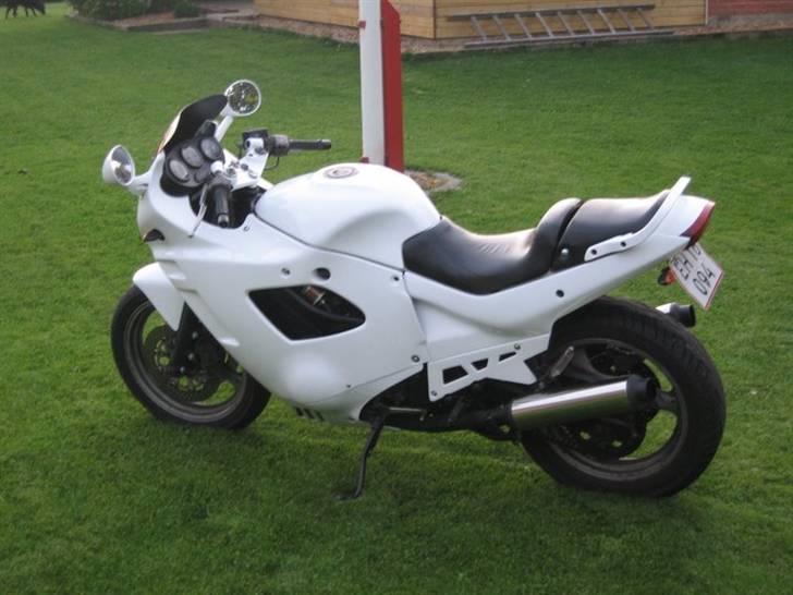Suzuki GSX 400 F (død) billede 8