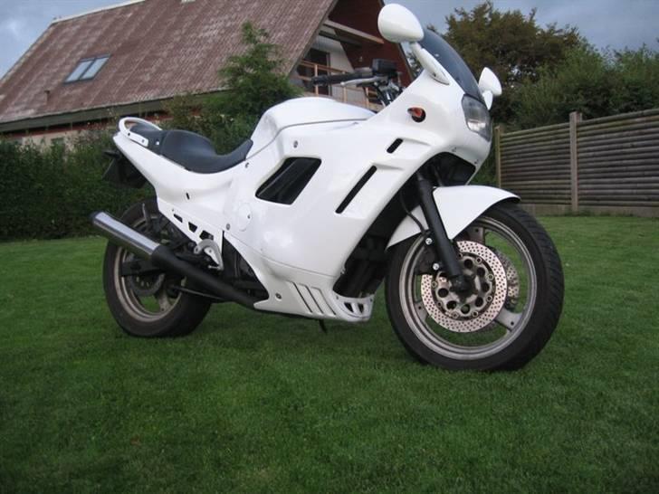 Suzuki GSX 400 F (død) billede 9
