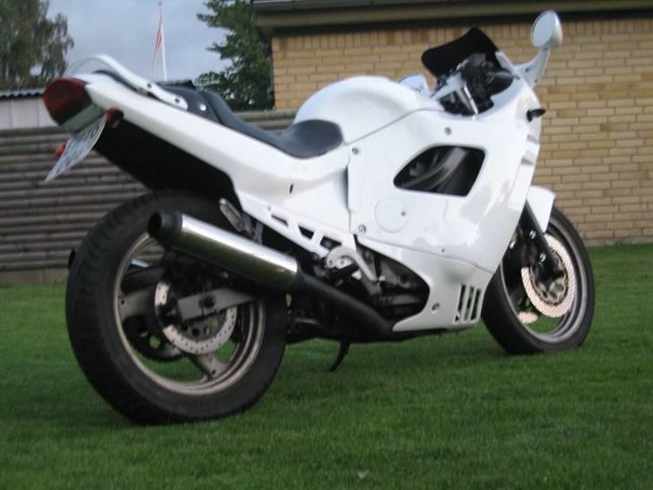 Suzuki GSX 400 F (død) billede 10