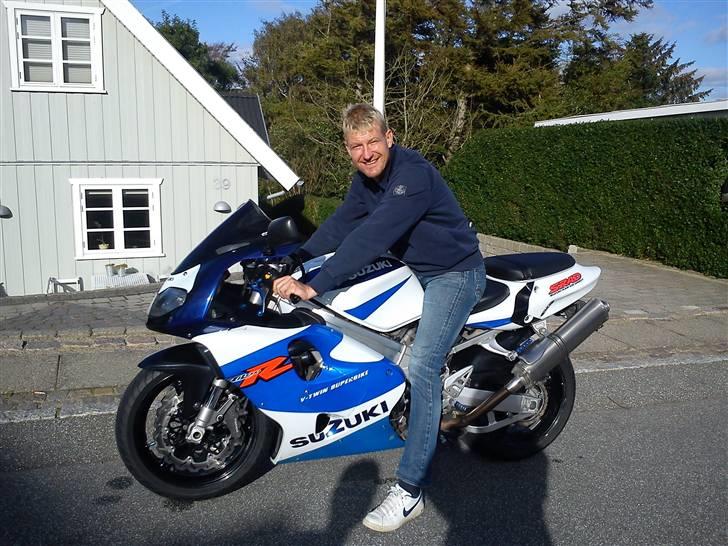 Suzuki TL1000R solgt  - en solskinsdag, nyvasket og poleret billede 11