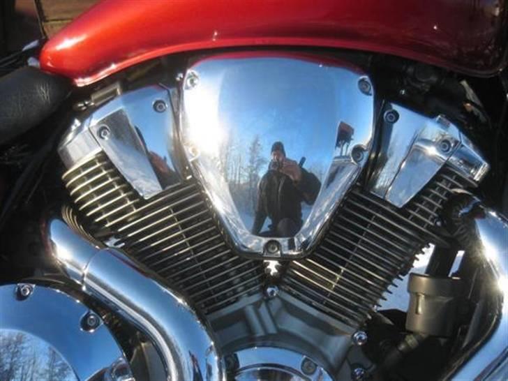 Honda vtx 1800c - lidt krom at pudse på  billede 1
