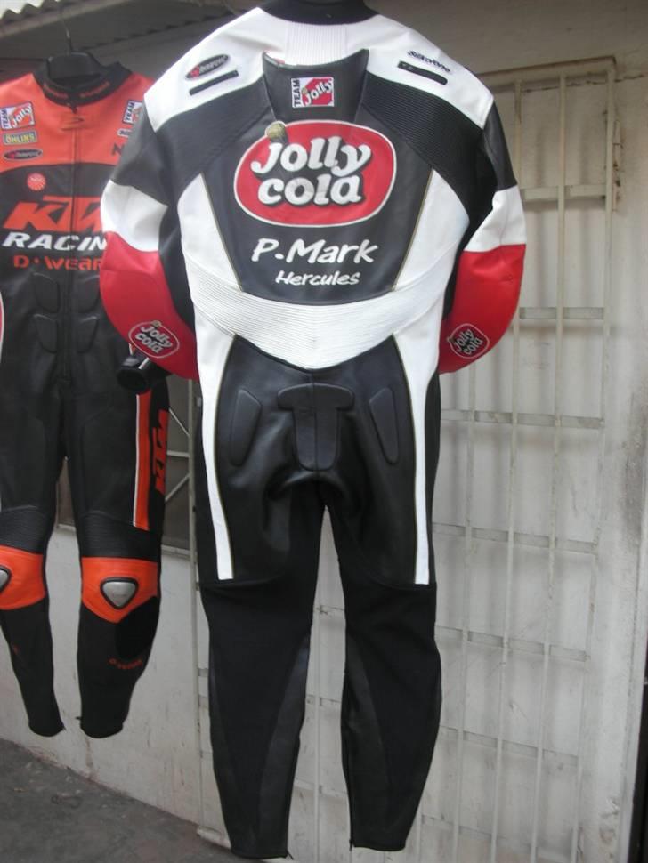 Ducati 1098 - Min nye Jolly/Ducati dragt. Den "sjove facon skyldes at dragten er mast helt flad!! billede 15