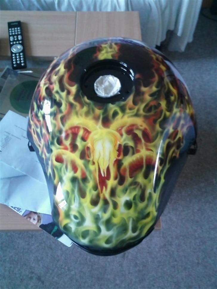 Suzuki GSX 750 F - Tanken inden den kom på. billede 2