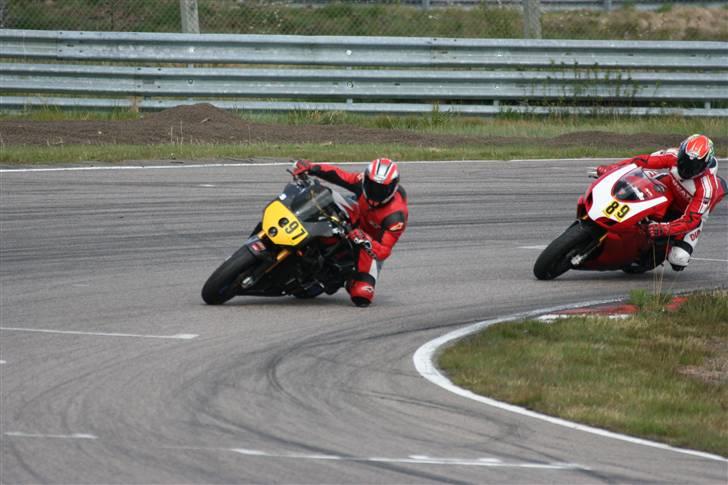 Aprilia Tuono Racing - Løb på Anderstorp, sjovt at deltage med nr.plade, lygter og blinklys. billede 6