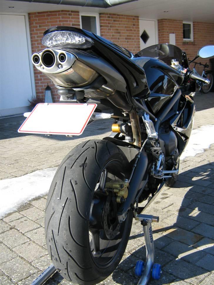 Triumph Daytona 675 - Nr.pladeholder - PRO-BIKE EXCLUSIV mont. med diode blink - RIZOMA "TRACK 01" billede 17