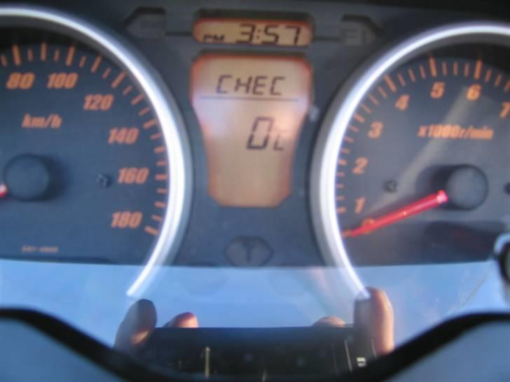 Suzuki Burgman 400 K8 - Udendørs temperatur, viser bare hvorfor du fryser :-) billede 9