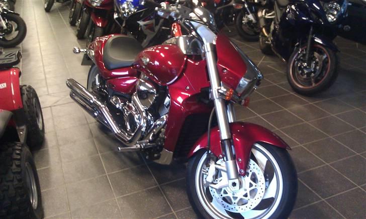 Honda VF 750 Magna SOLGT - Her er så mit nye jern den kommer som en sælvstændig maskine senere billede 8