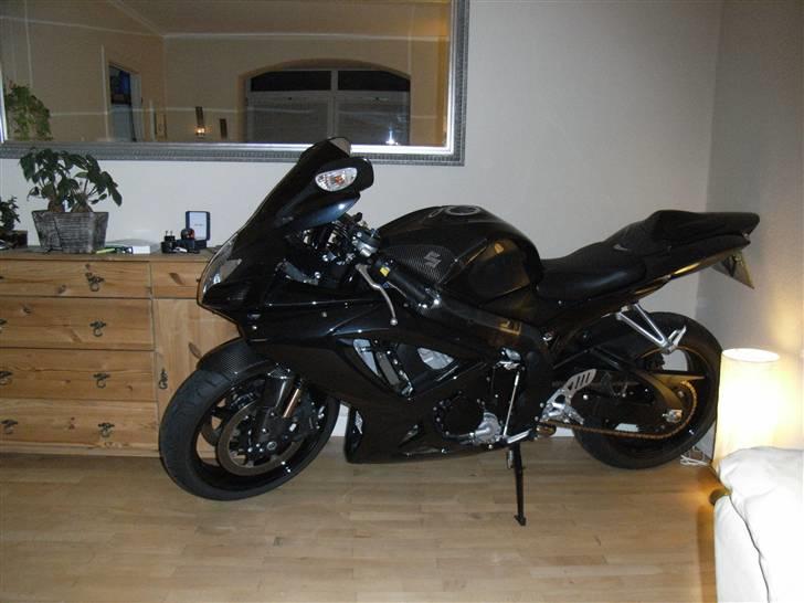 Suzuki Gsxr 750 - Hvorfor fryse ude om vinteren, når man kan stå i stuen..?? (bor i lejlighed) billede 18