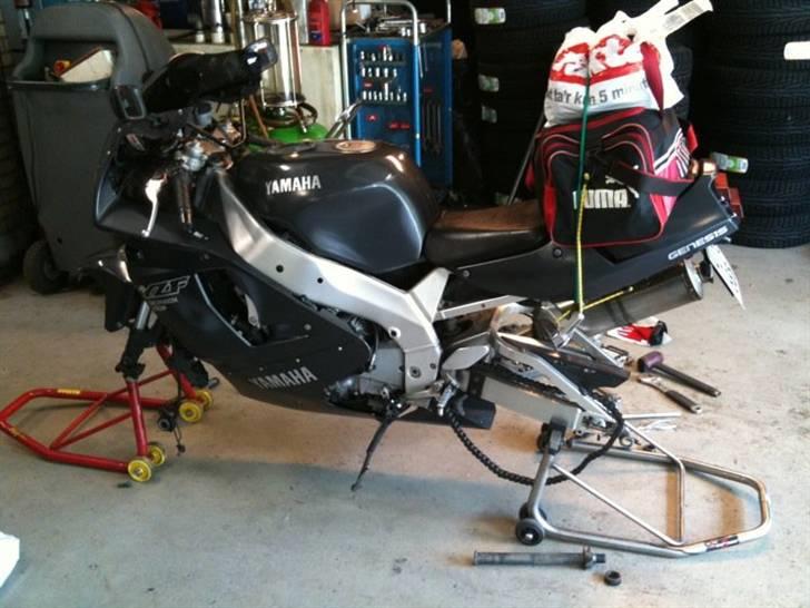 Yamaha YZF 750 R - Hehe :P billede 5