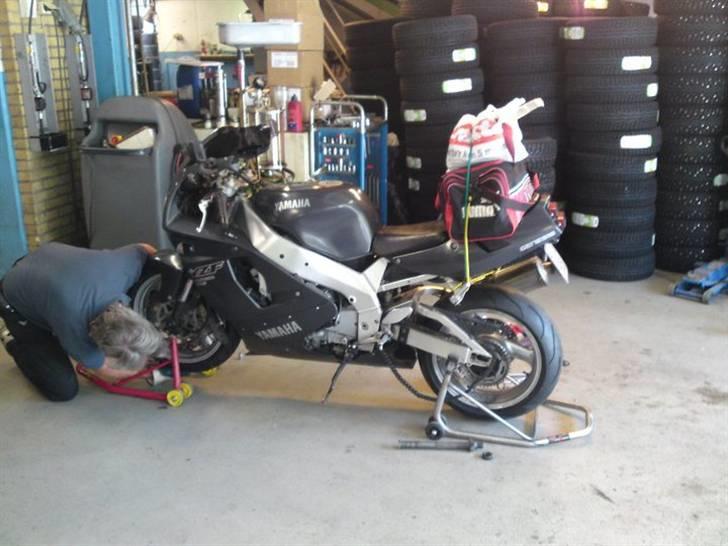 Yamaha YZF 750 R - MICHELIN PILOT 2CT POWER TIRES  billede 6