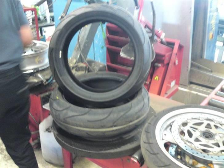 Yamaha YZF 750 R - Gammel dæk, hehe =) billede 7