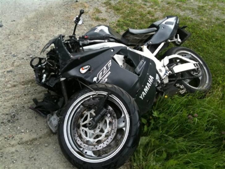 Yamaha YZF 750 R - Norsk TAXA kørte li´ ud foran mig.. billede 11