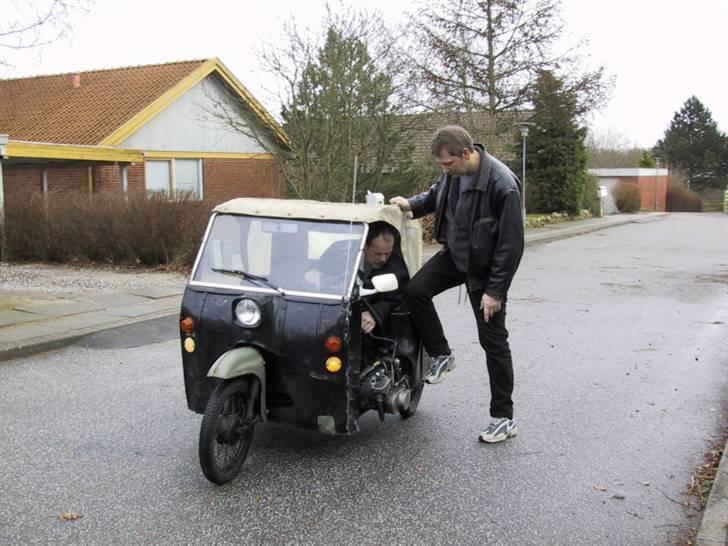 Silk Duo Simson (Solgt) - Man starter den på kickstarter og løber om på den anden side , og ind gemmen en lille dør  billede 1