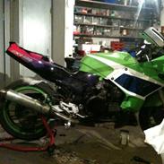 Kawasaki gpx 750 r