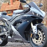 Yamaha YZF R1