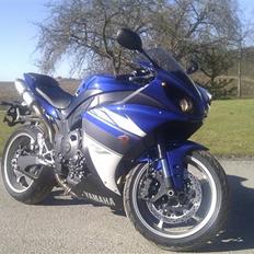 Yamaha YZF R1