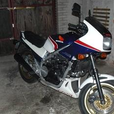 Honda vf 750 f