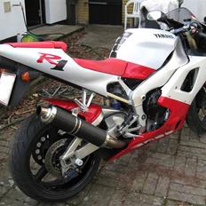 Yamaha r1 (SOLGT)