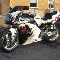 Suzuki gsxr 750