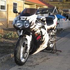 Suzuki gsxr 750