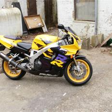 Honda cbr 900 rr sc28 solgt