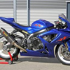 Suzuki GSX-R 750 Baneracer