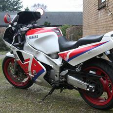 Yamaha FZR 1000