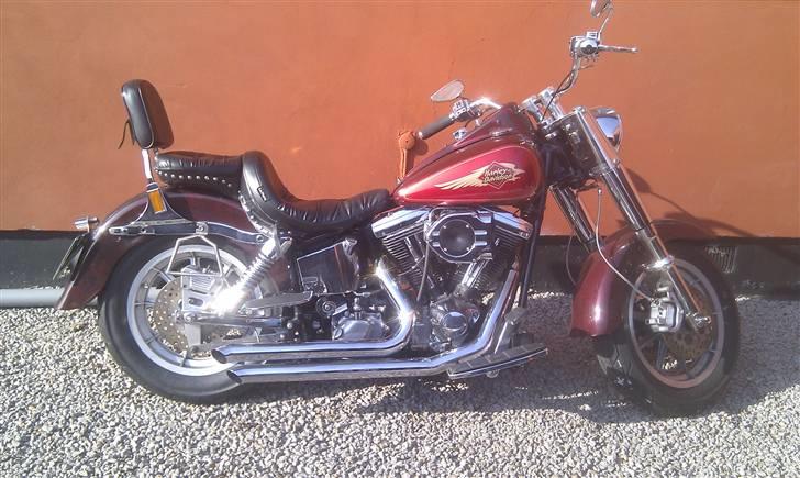 Harley Davidson FLH "Solgt" - Som den står nu, med anden tank og udstødning. billede 1