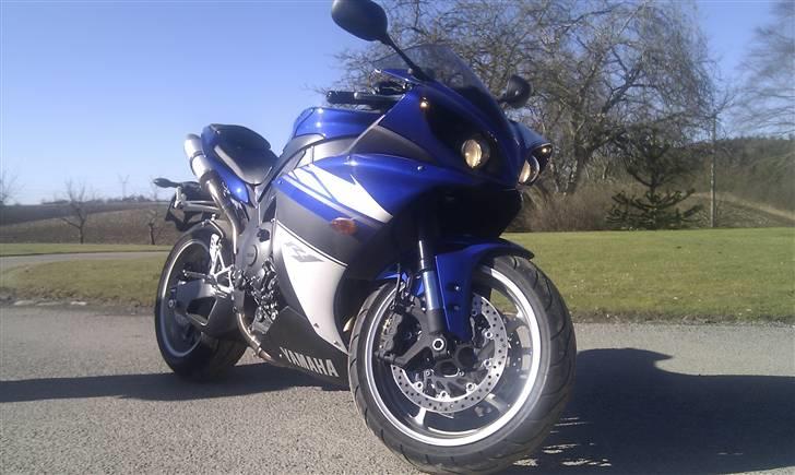 Yamaha YZF R1 billede 1