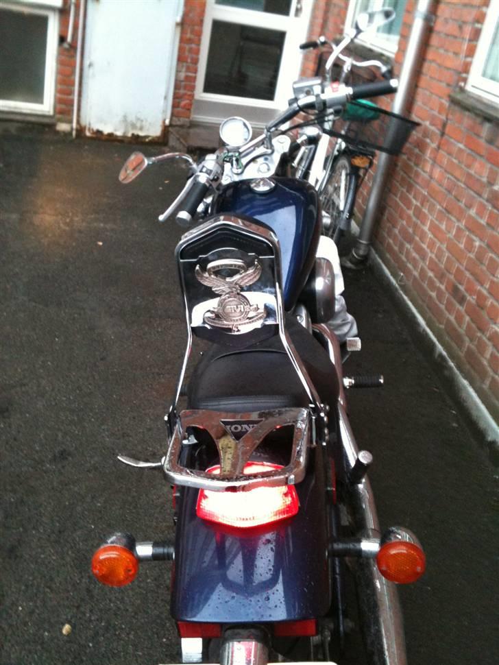 Honda VT 600 Shadow (Solgt) - Så kom der lige Givi Sissybar på billede 4