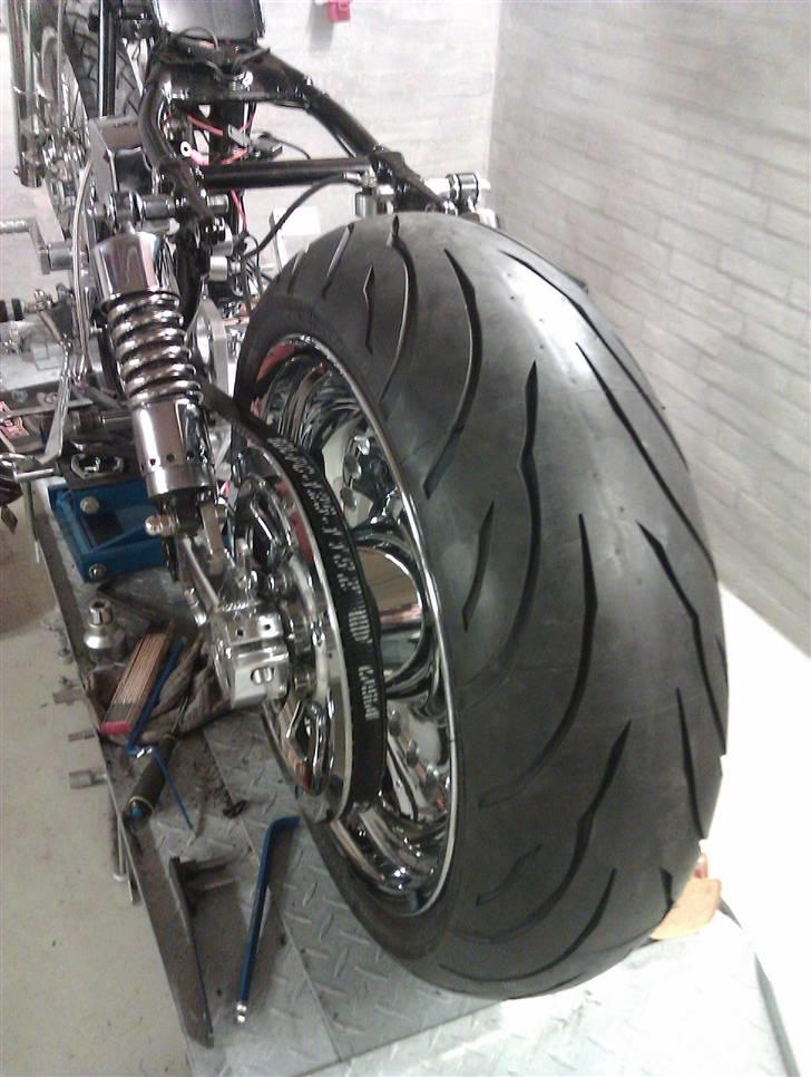 Harley Davidson Fx - Den nye bagende... 190 på 6" bullet hul HD fælg... med bælte ;-) billede 18