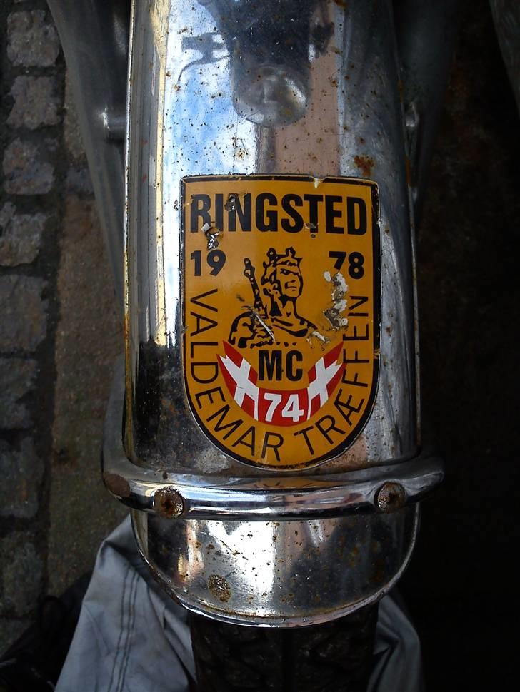 Honda CB 350 K4 - Den har været ude at rejse da den var ung: Sticker på forskærmen fra MC74 Valdemar Træffen i 1978 billede 20