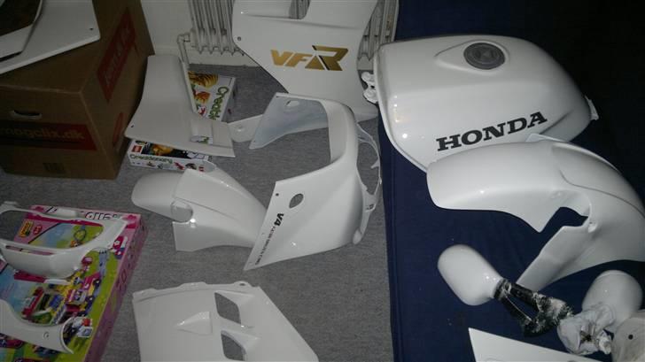 Honda VFR 750 F  " SOLGT" - nymalet billede 7