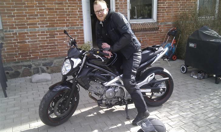 Suzuki SFV 650 Gladius K9 - Ham selv billede 4