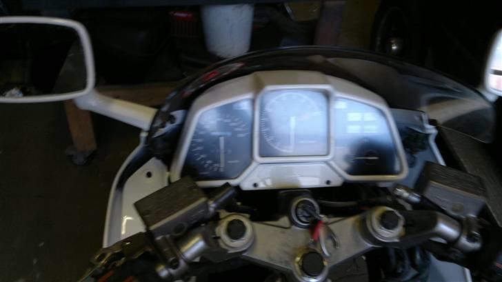 Honda VFR 750 F  " SOLGT" - nymalet billede 13