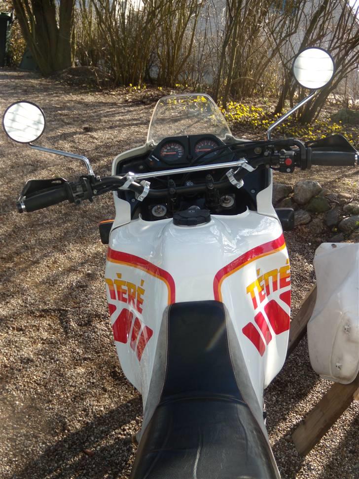 Yamaha XT 600 Z 3AJ Ténéré - Den nye tank og styr med handguards. billede 2