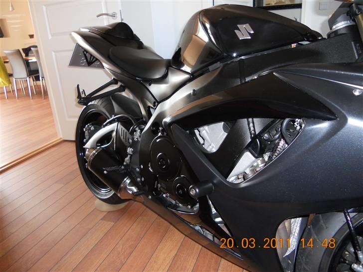 Suzuki gsx r 600 - skal lige puset  3-4 timer i nu billede 1